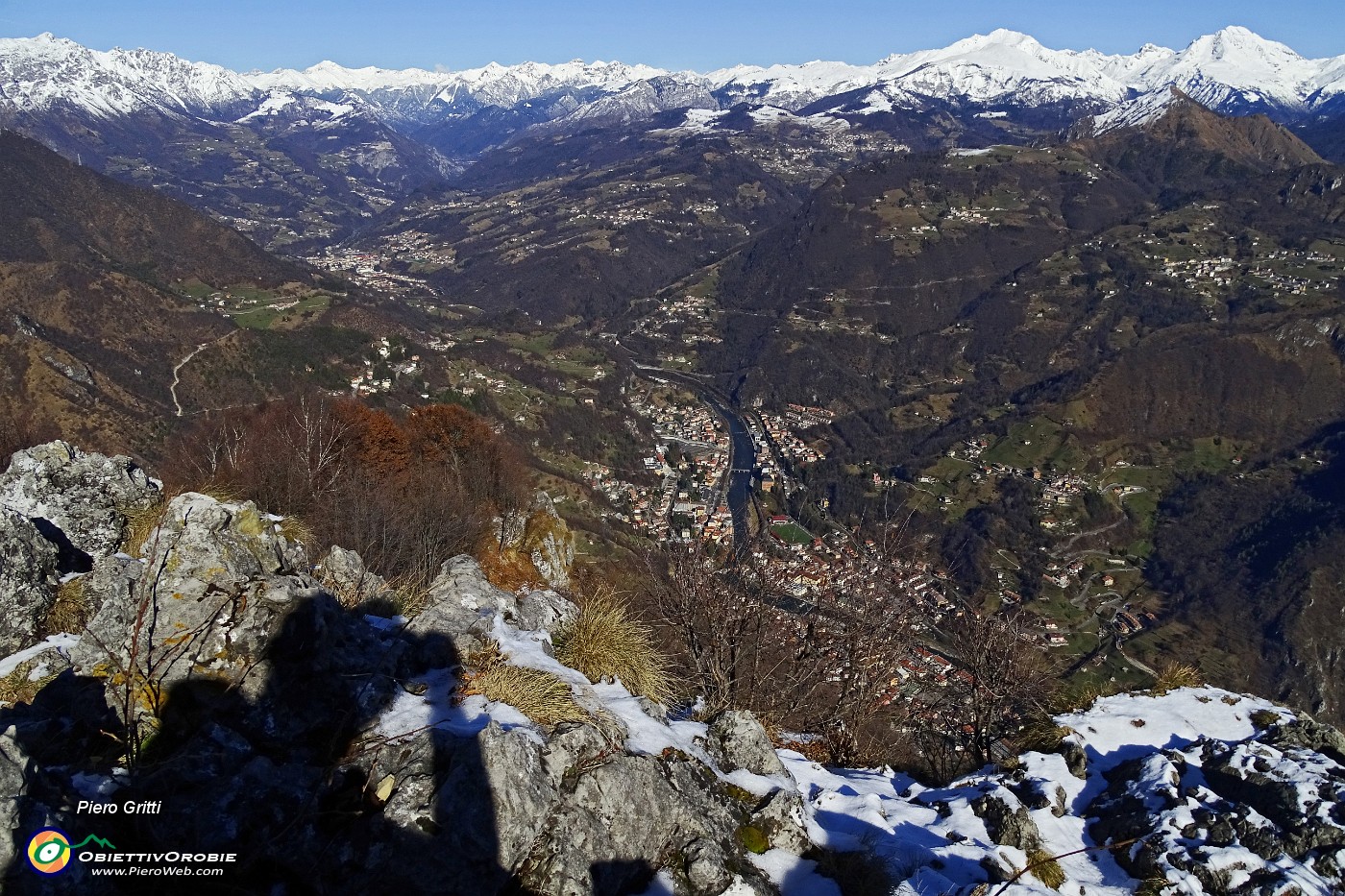95 Spettacolare vista sulla Valle Brembana e i suoi monti.JPG -                                
